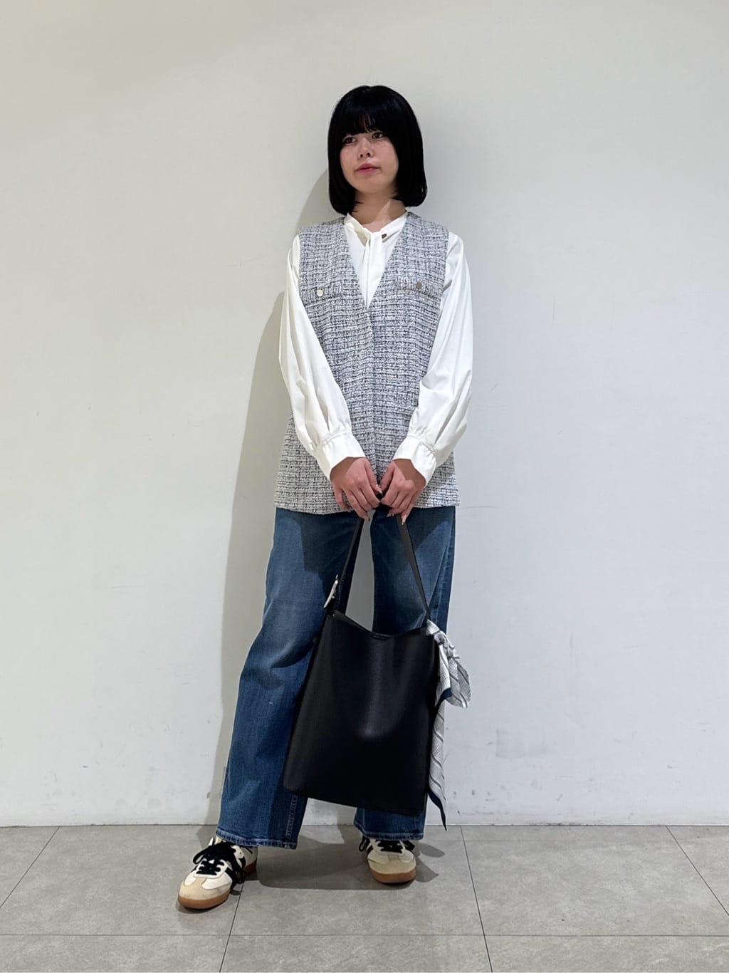 rinaさんの「INDIVI｜【2点セット／洗える】ツイードジレ＆ボウタイブラウス」を使ったコーディネート