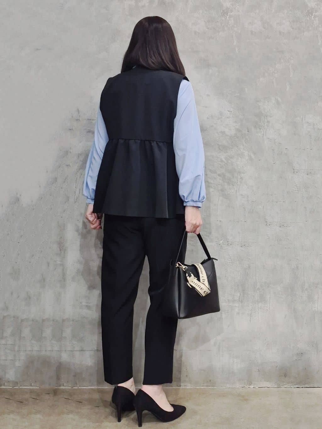 ひさえさんの「THE SHOP TK｜【通勤・きちんと見えに】ダブルクロス ペプラムジレ/セットアップ可」を使ったコーディネート