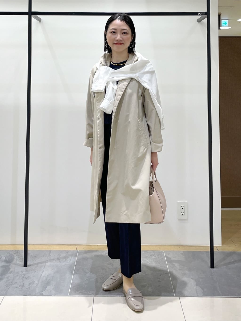 shihoさんの「INDIVI｜【洗える／UVケア／SETUP可能】デニムライクテーパードパンツ」を使ったコーディネート