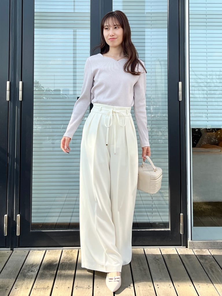 はばさんの「Couture brooch｜【洗える】ハートネック テレコプルオーバー」を使ったコーディネート