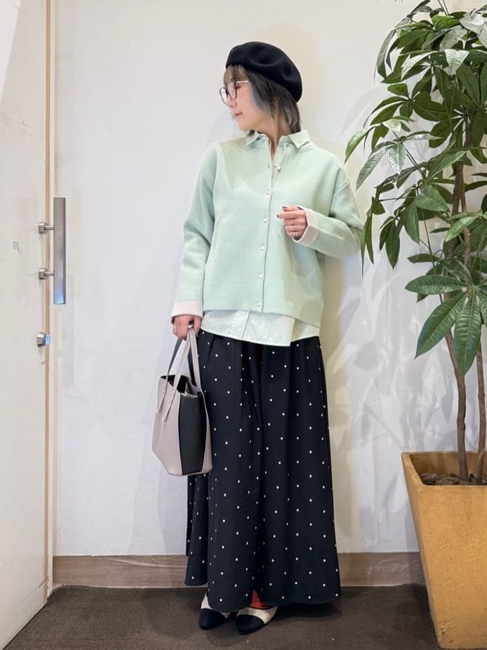 misakiさんの「SHOO･LA･RUE｜【洗濯機可/S-LL】品良くきまる 配色カーディガン」を使ったコーディネート