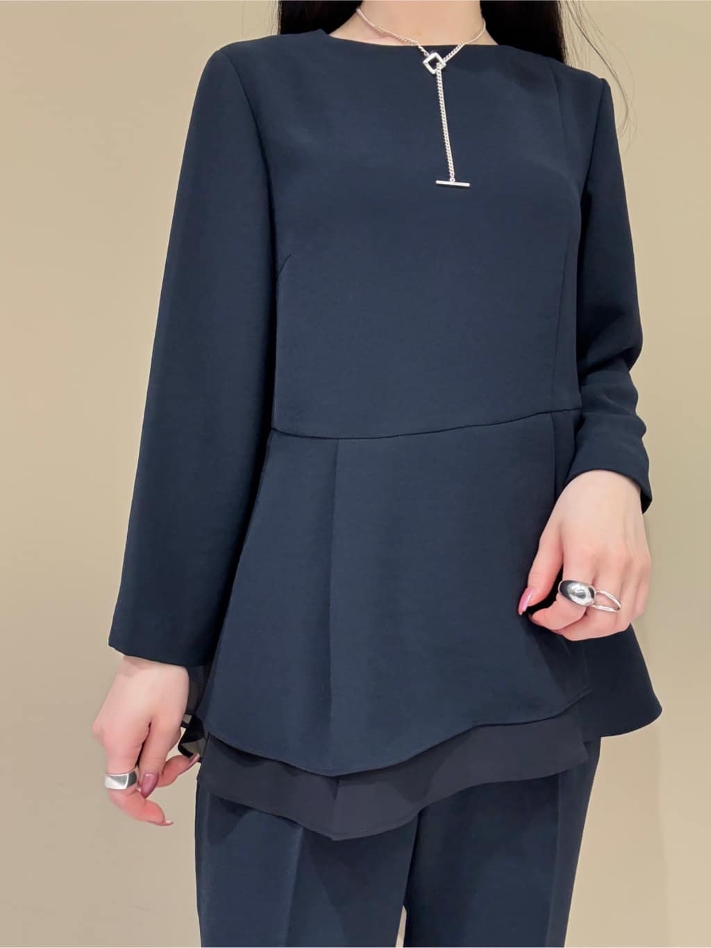 KEIKOさんの「INDIVI｜【洗える／UVケア／SETUP可】着る日傘ペプラムブラウス」を使ったコーディネート