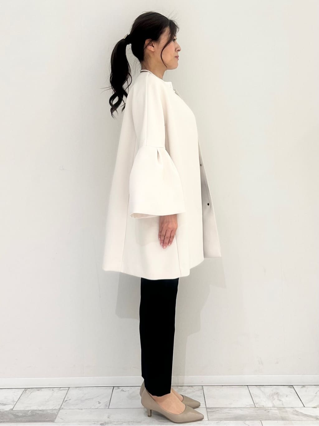 りなさんの「OPAQUE.CLIP｜フレアスリーブミドルコート【洗濯機OK】」を使ったコーディネート