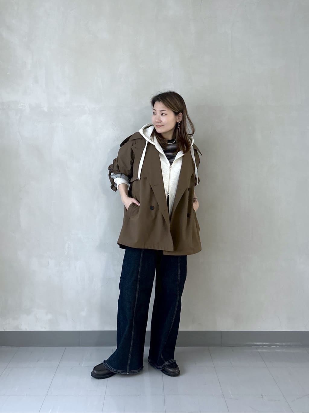 takaさんの「INDIVI｜【撥水】ボンディングショートトレンチ」を使ったコーディネート
