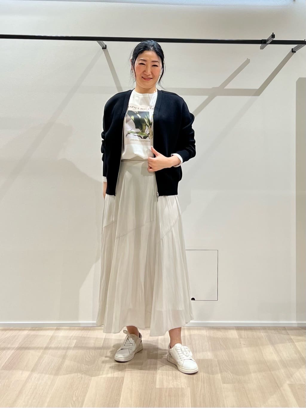 TOMOMIさんの「UNTITLED｜【コットン100/洗える】フォトロングTシャツ」を使ったコーディネート