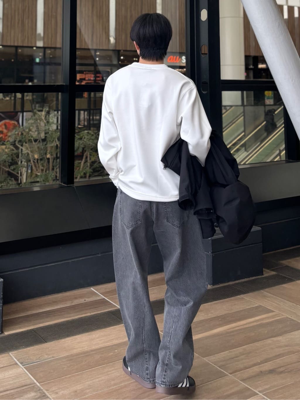 うらしーさんの「THE SHOP TK｜【季節の変わり目に最適】ナイロンマウンテンパーカ  防風/洗濯機OK」を使ったコーディネート