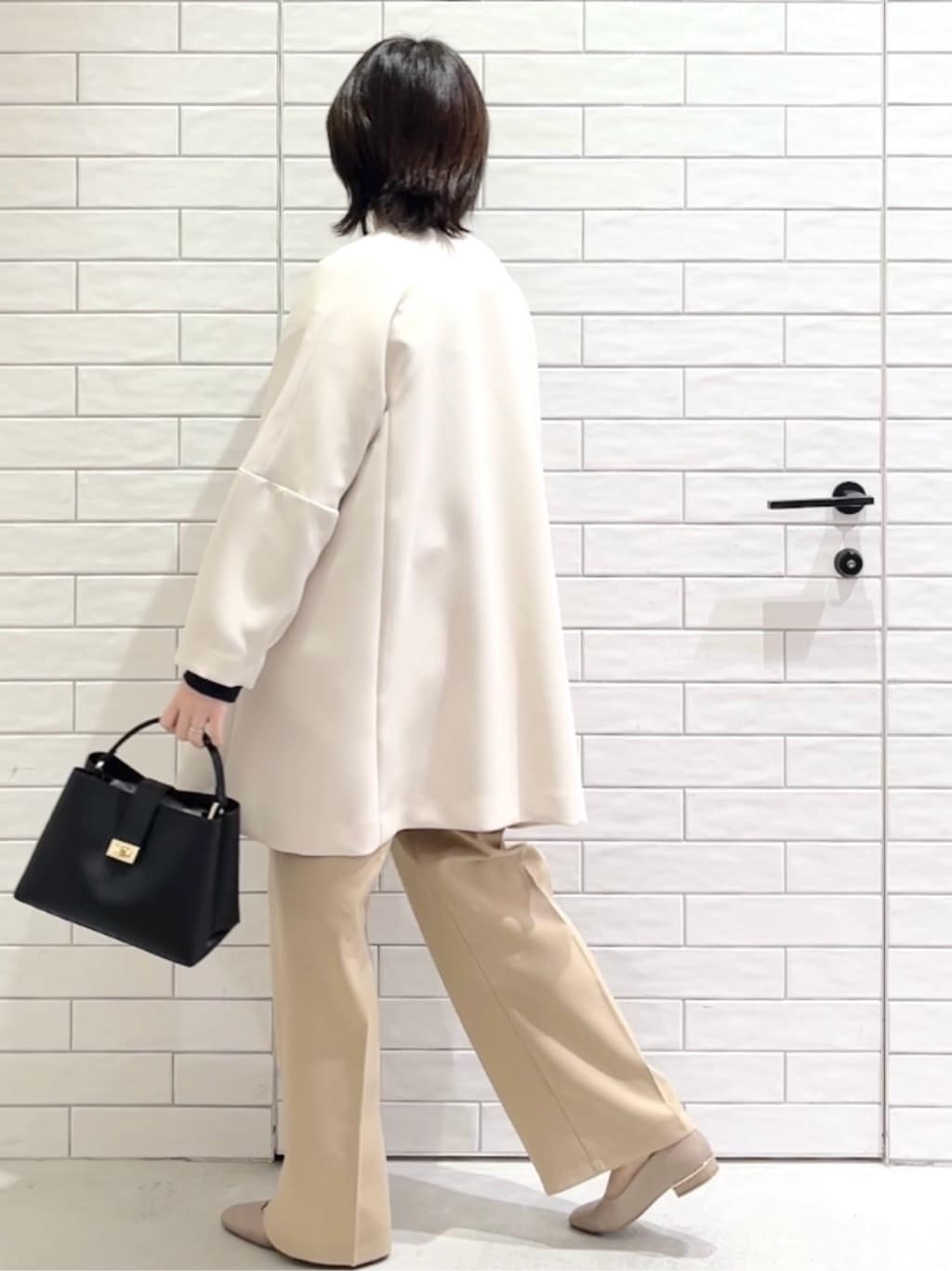 しおりさんの「OPAQUE.CLIP｜フォルムスリーブミドルコート【洗濯機OK】」を使ったコーディネート