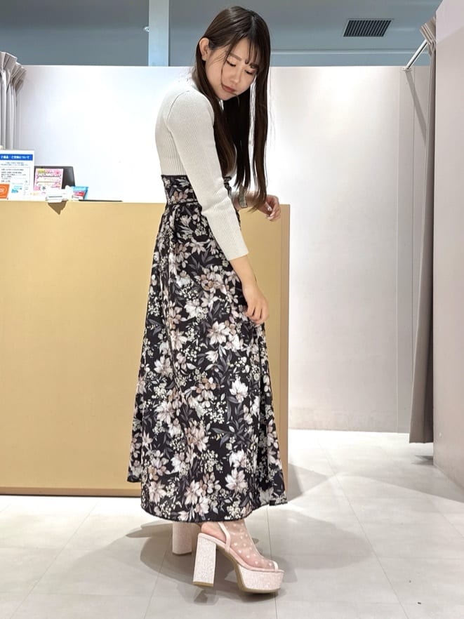 neinaさんの「ESPERANZA｜【ラク盛り/ブーサン】リピーター続出／脚長美脚 ラク盛りブーサン」を使ったコーディネート