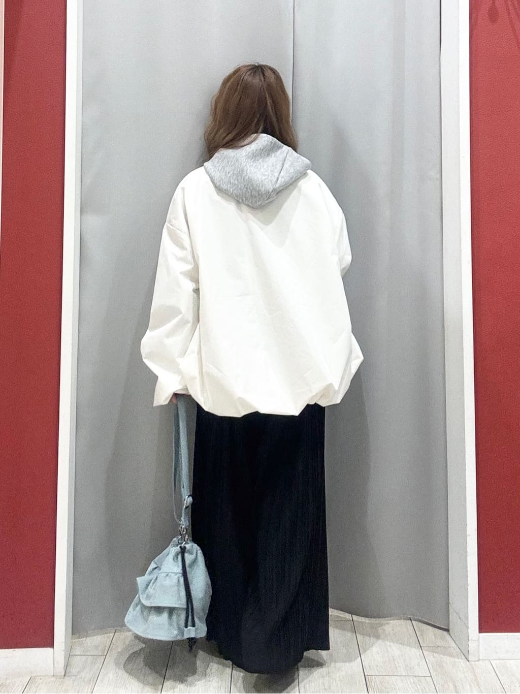 shioさんの「SHOO･LA･RUE｜【セットアップ可/S-LL/なめらかタッチ】選べる3柄 ロゴ入りプルパーカ」を使ったコーディネート