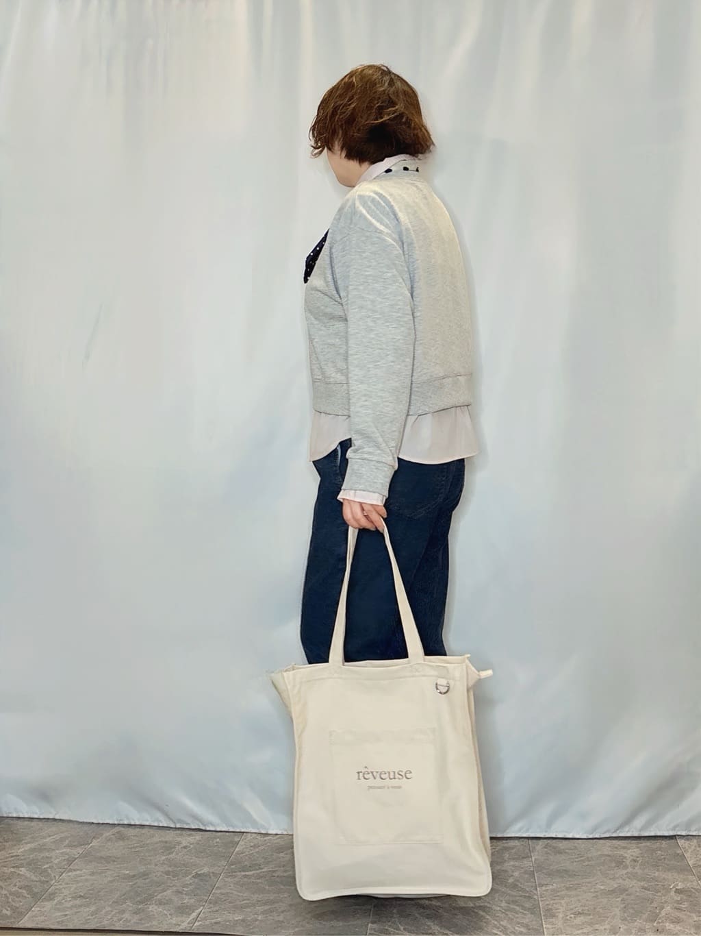 たみさんの「SHOO･LA･RUE｜【洗濯機可】1枚でサマ見え シャツレイヤード風 スウェット」を使ったコーディネート