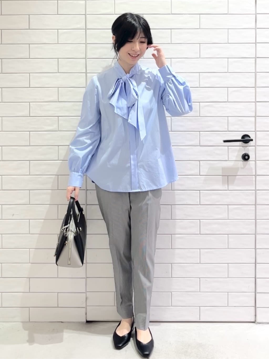 しおりさんの「OPAQUE.CLIP｜《通勤対応》ボウタイシャツブラウス【洗濯機OK】」を使ったコーディネート