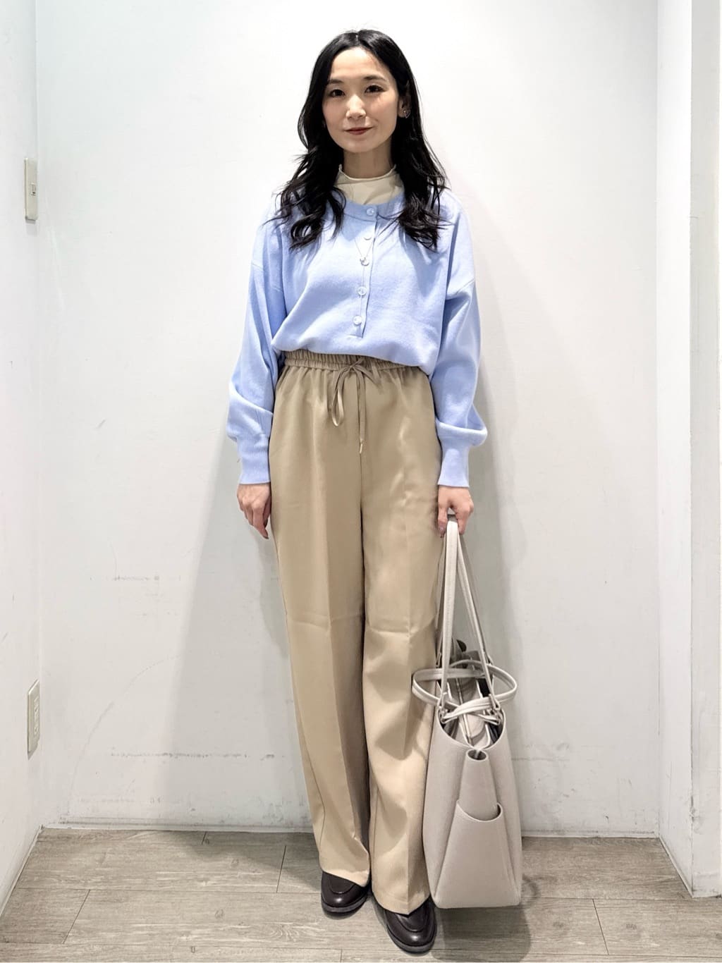 yuicciさんの「OPAQUE.CLIP｜シアーハイネックトップス【洗濯機OK】」を使ったコーディネート
