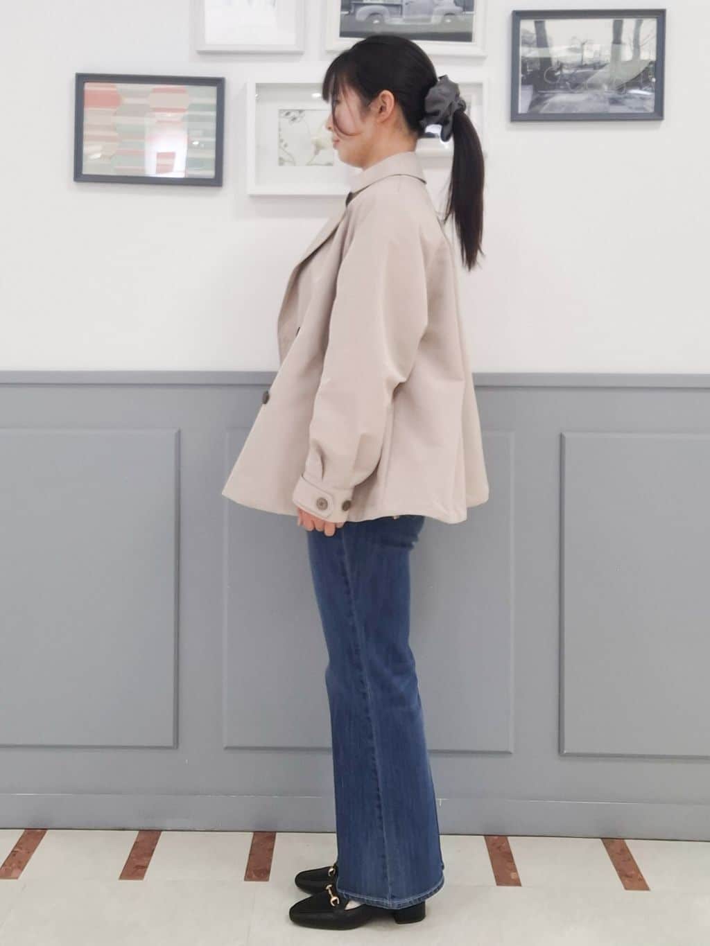 さっちーさんの「grove｜【貴島明日香さん着用】【撥水／シルエット2WAY】軽やかミドルトレンチコート」を使ったコーディネート