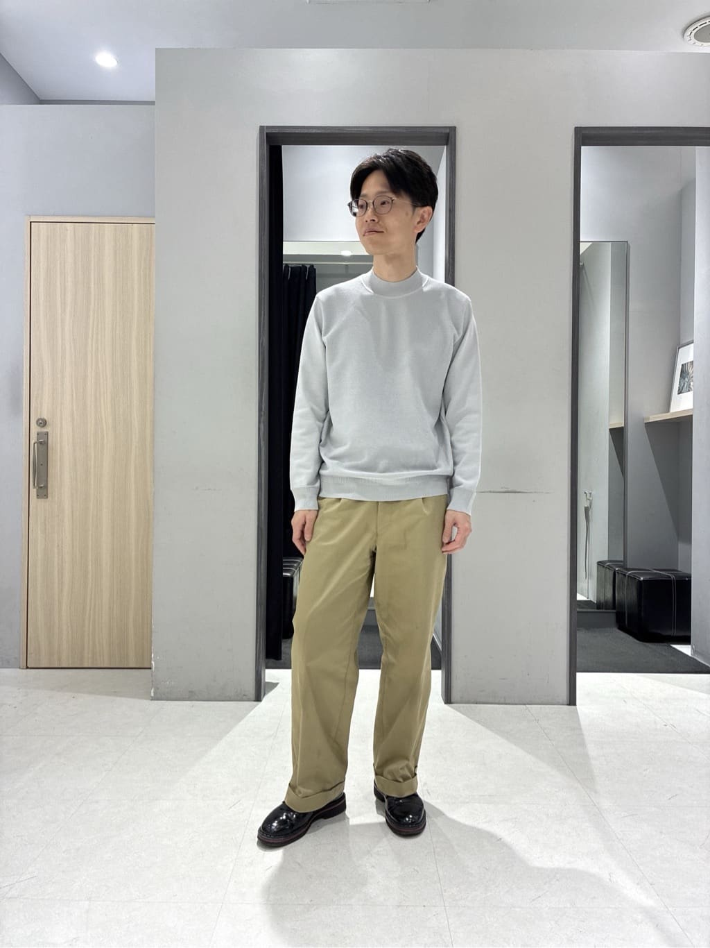 わいずみさんの「TAKEO KIKUCHI｜【抗菌防臭/シーズンレス】シアサッカーギンガムチェック ストレッチシャツ」を使ったコーディネート