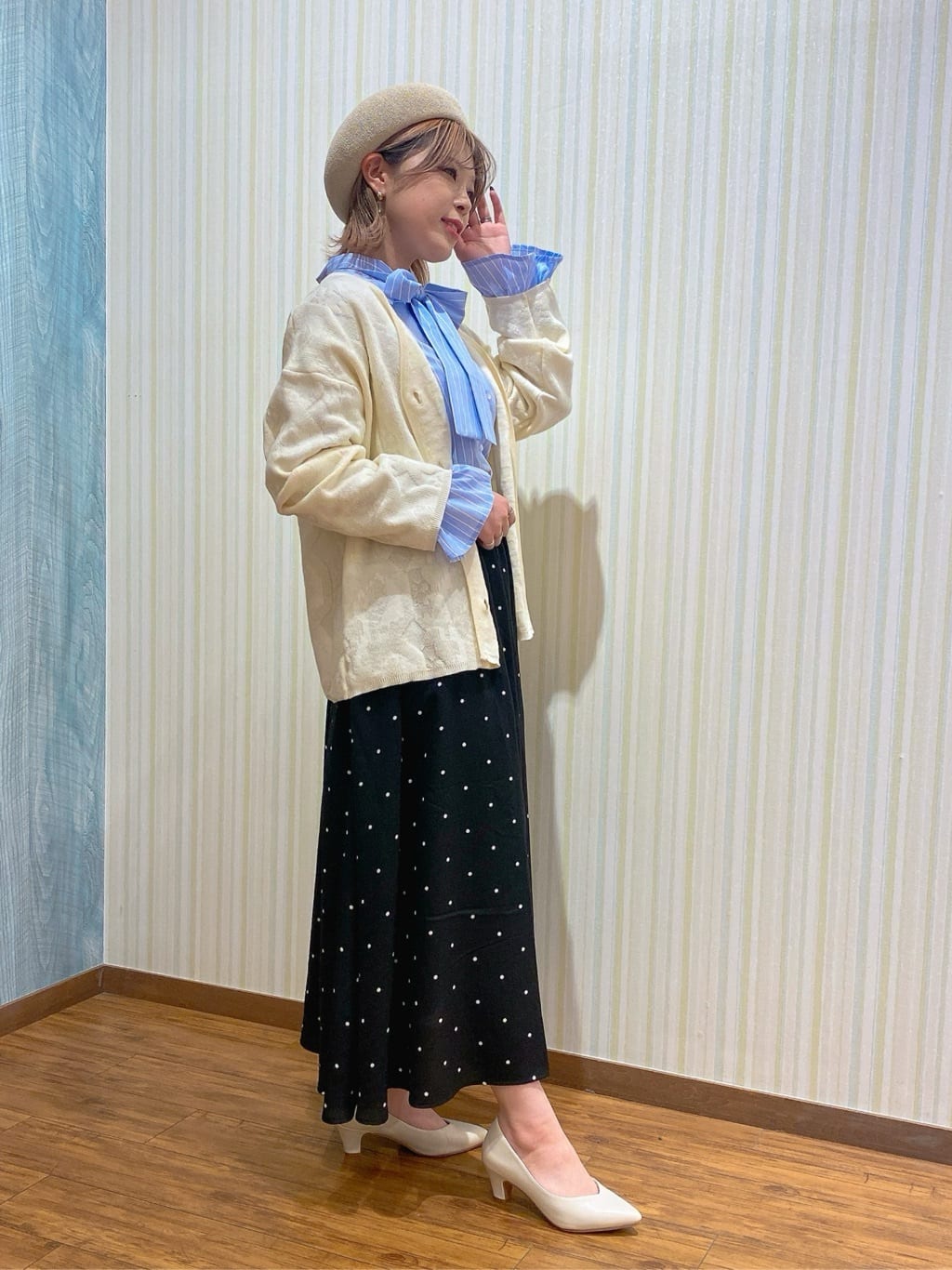 ayaさんの「SHOO･LA･RUE｜【洗濯機可/S-LL】幾何柄風デザインがアクセント ゆるVネックカーディガン」を使ったコーディネート