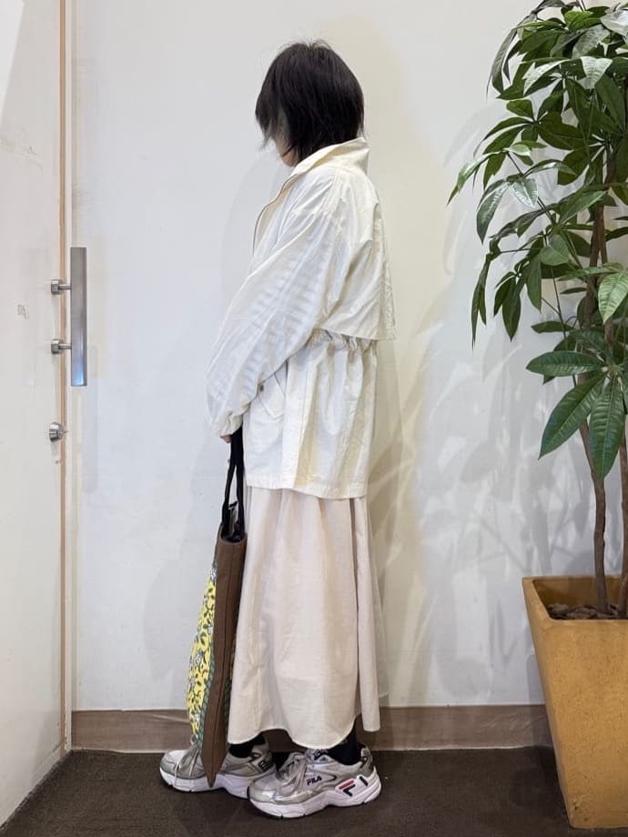 misakiさんの「SHOO･LA･RUE｜【防花粉/S-LL】ウエストマークですっきり見え　軽やかスタンドブルゾン」を使ったコーディネート