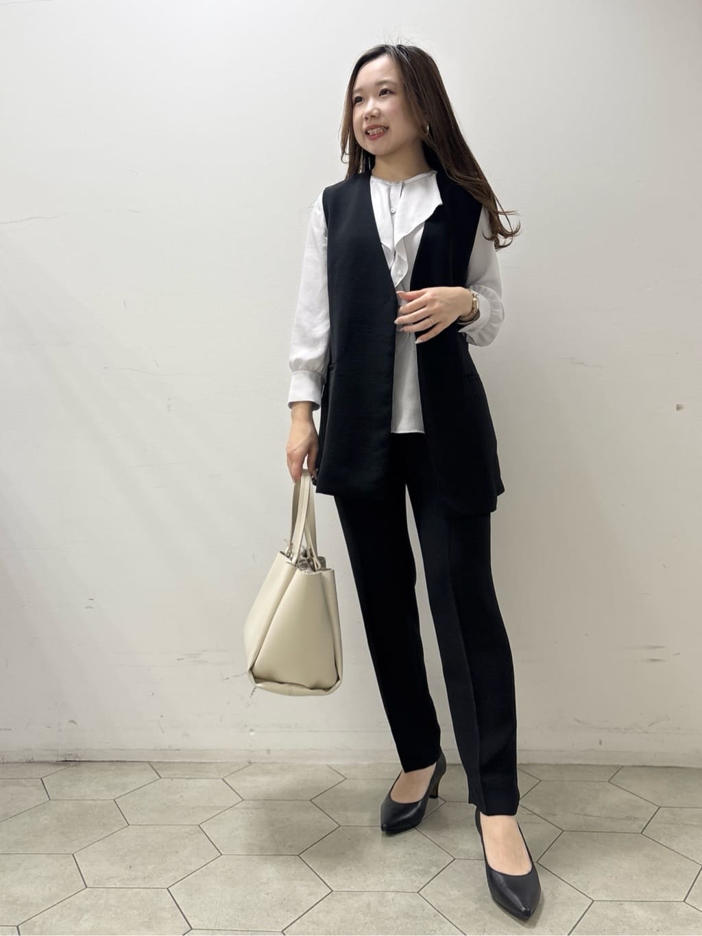 kahoさんの「INDIVI｜【洗える】ラッフルサテンブラウス」を使ったコーディネート