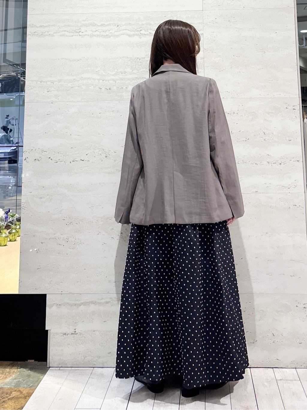 かほさんの「OPAQUE.CLIP｜ロゴプリントロングTシャツ【洗濯機OK】」を使ったコーディネート