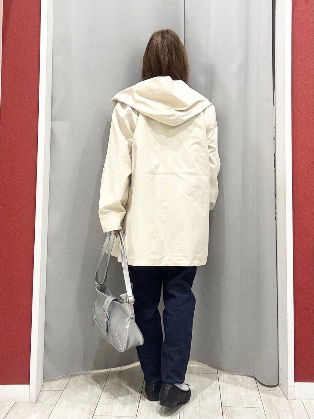 shioさんの「SHOO･LA･RUE｜【防花粉/洗濯機可/S-LL】ゆったり着られる 大人のテントフーディージャケット」を使ったコーディネート