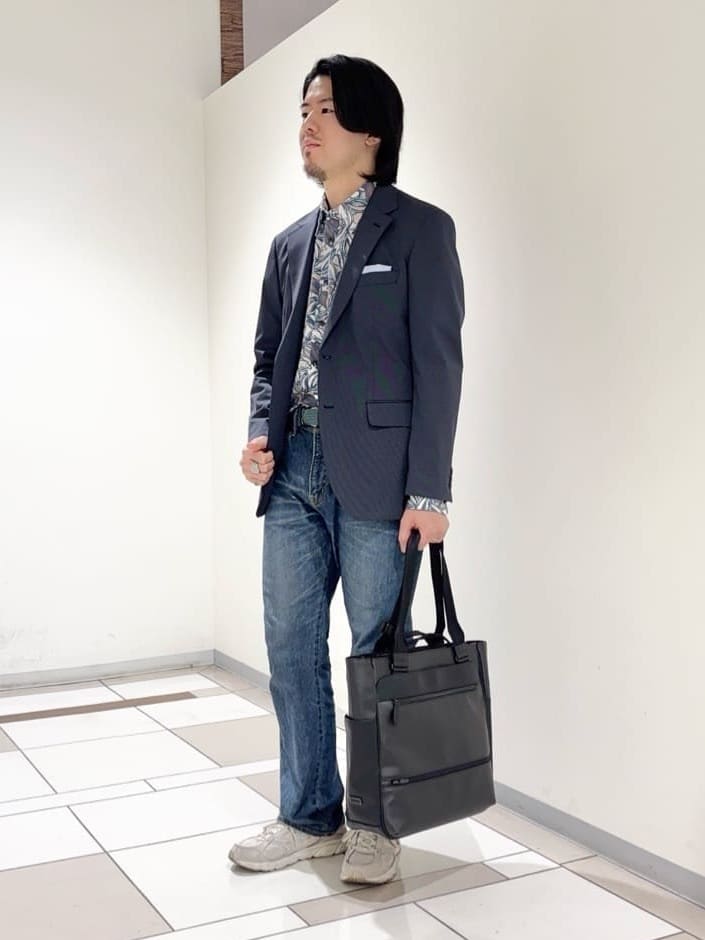 及川さんの「TAKEO KIKUCHI｜【360&deg;ストレッチ／軽量】None Of Stress ライト ジャケット（セットアップ対応）」を使ったコーディネート