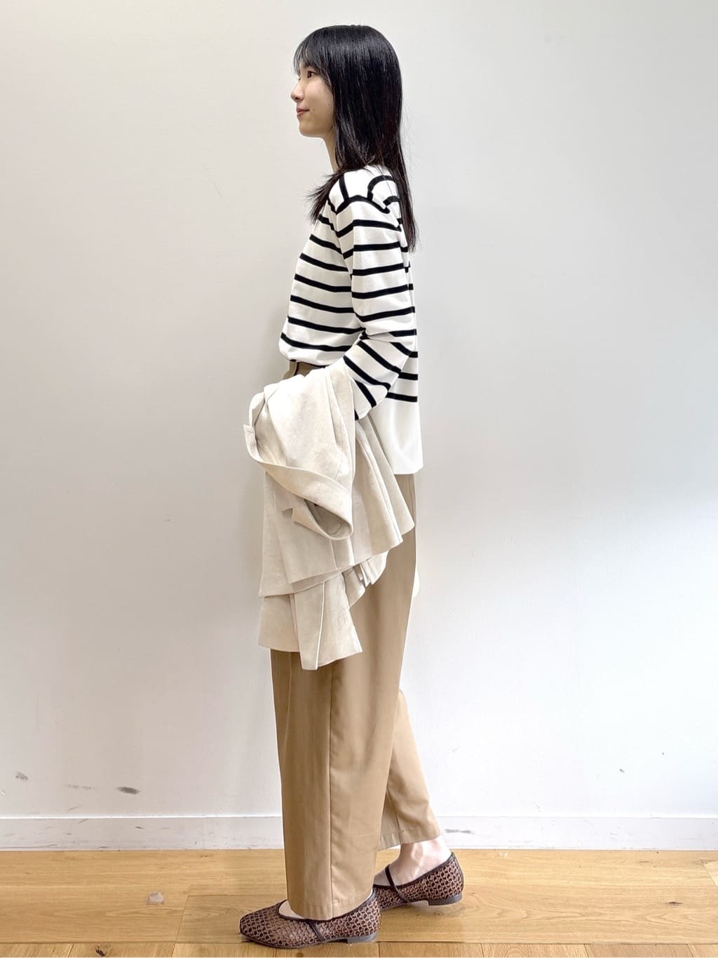 sachikoさんの「OPAQUE.CLIP｜バレルレッグチノパンツ【洗濯機OK】」を使ったコーディネート