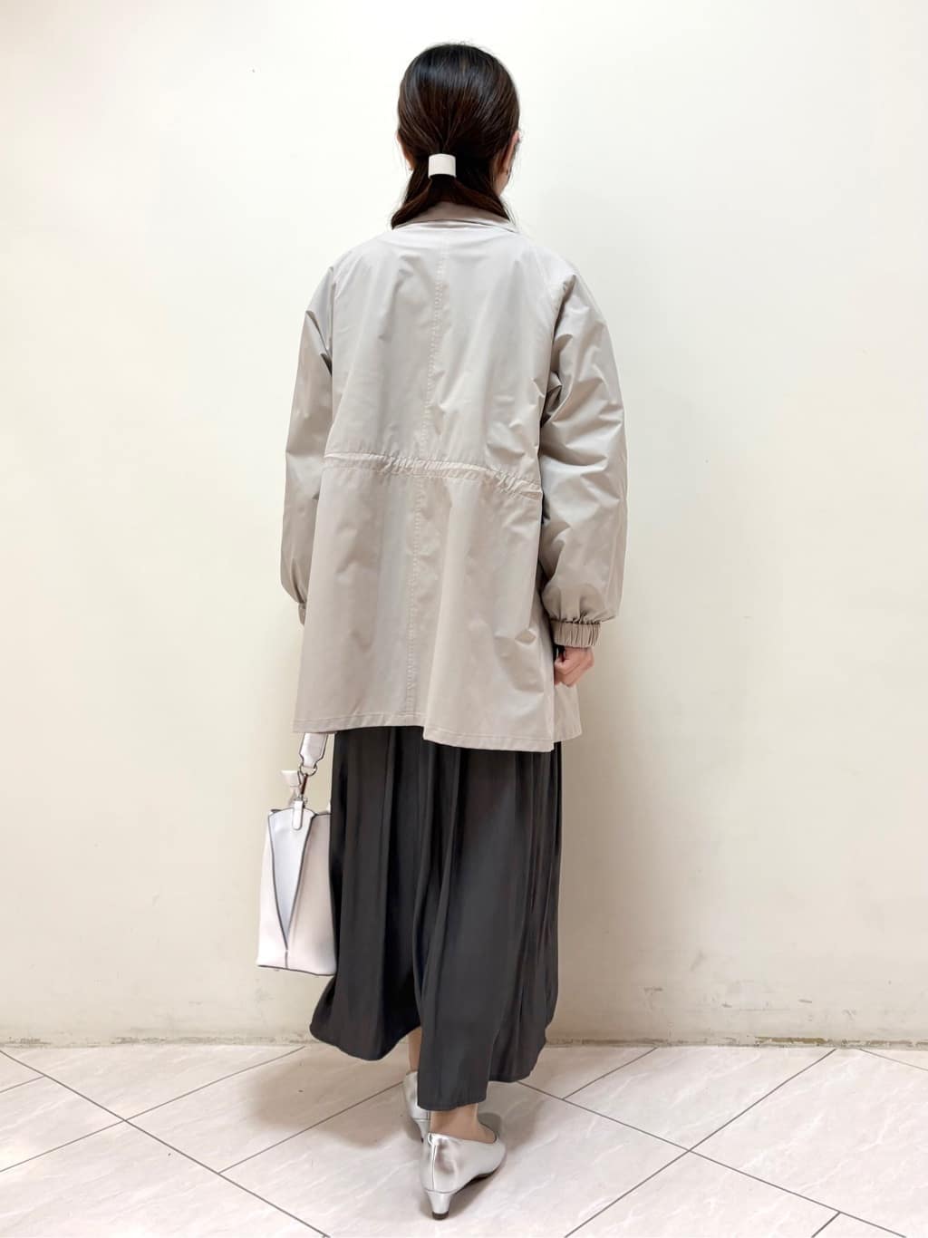 mikiさんの「Reflect｜【撥水】ストレッチタフタミドル丈スタンドカラーコート」を使ったコーディネート