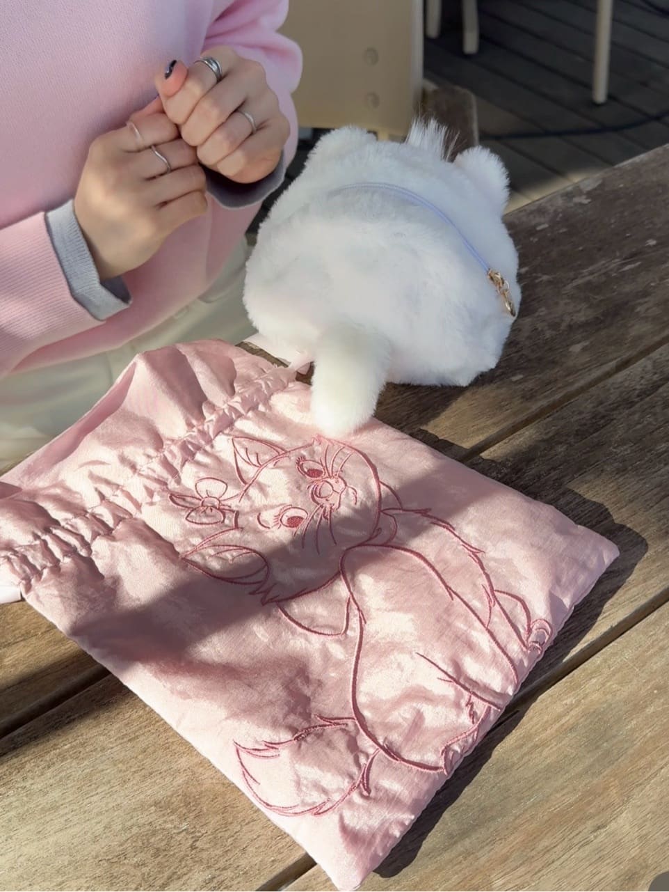 𝐜𝐡𝐢𝐤𝐚さんの「SHOO･LA･RUE｜【Disney】キャット刺繍トート」を使ったコーディネート
