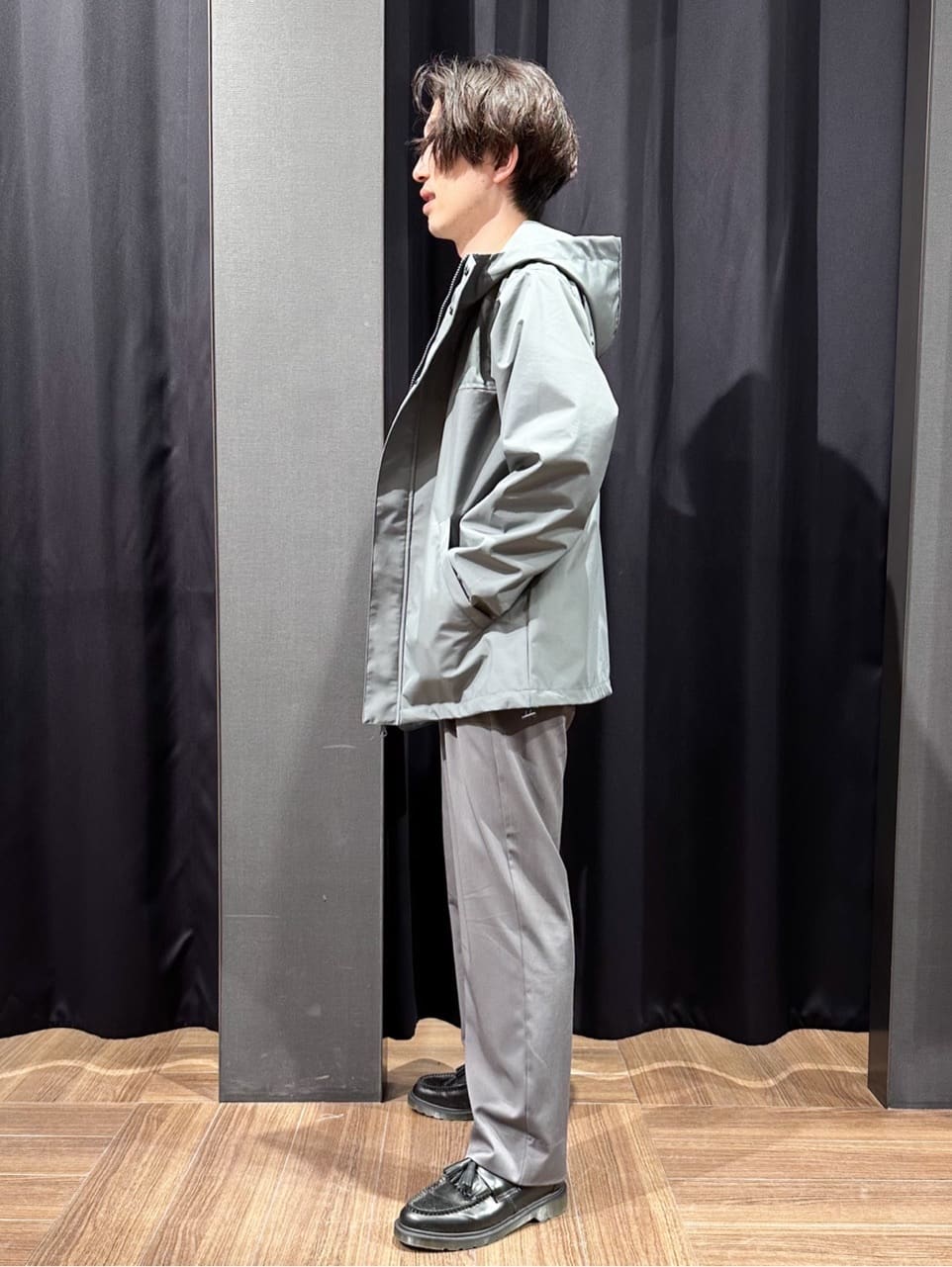 tomoyaさんの「THE SHOP TK｜【季節の変わり目に最適】ナイロンマウンテンパーカ  防風/洗濯機OK」を使ったコーディネート
