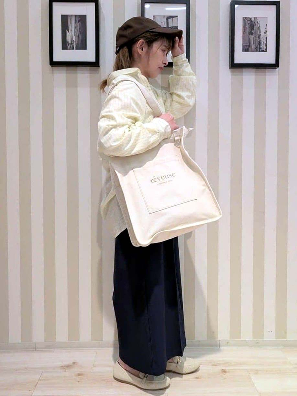 otaさんの「SHOO･LA･RUE｜【体型カバー】バックギャザーで魅せる オーバーサイズシャツ」を使ったコーディネート