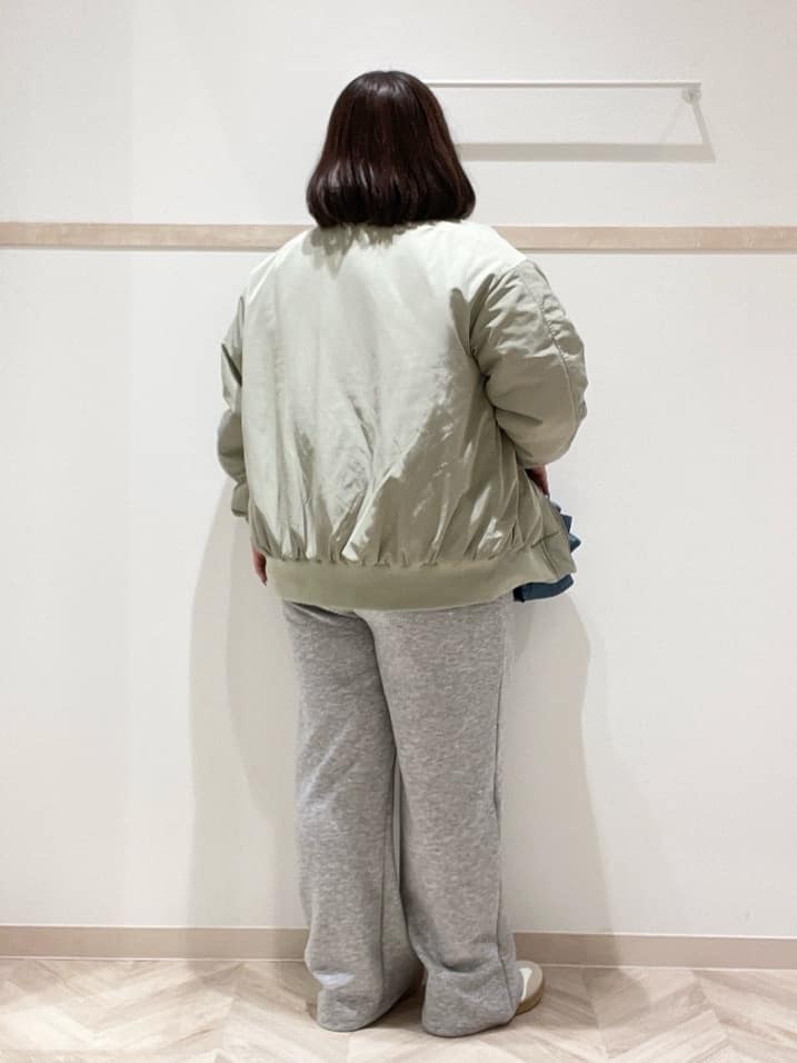 ゆめさんの「SHOO･LA･RUE｜【S-LL】大人も取り入れやすい BIGシルエット MA－1ブルゾン」を使ったコーディネート