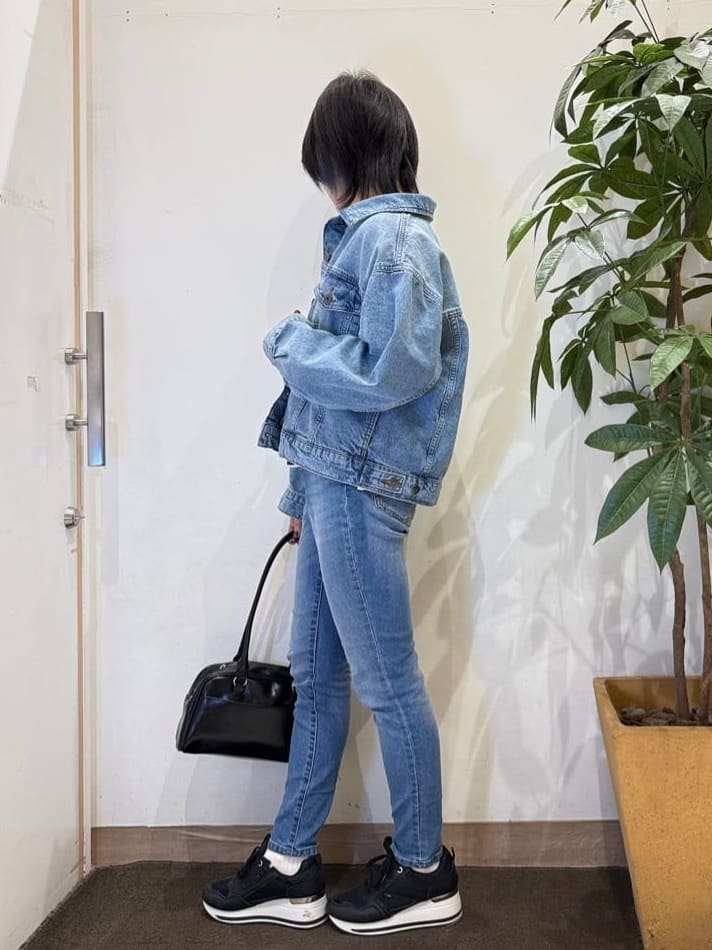 misakiさんの「SHOO･LA･RUE｜【SHOO・LA・RUE DENIM】羽織るだけでこなれる　オーバーサイズデニムジャケット」を使ったコーディネート