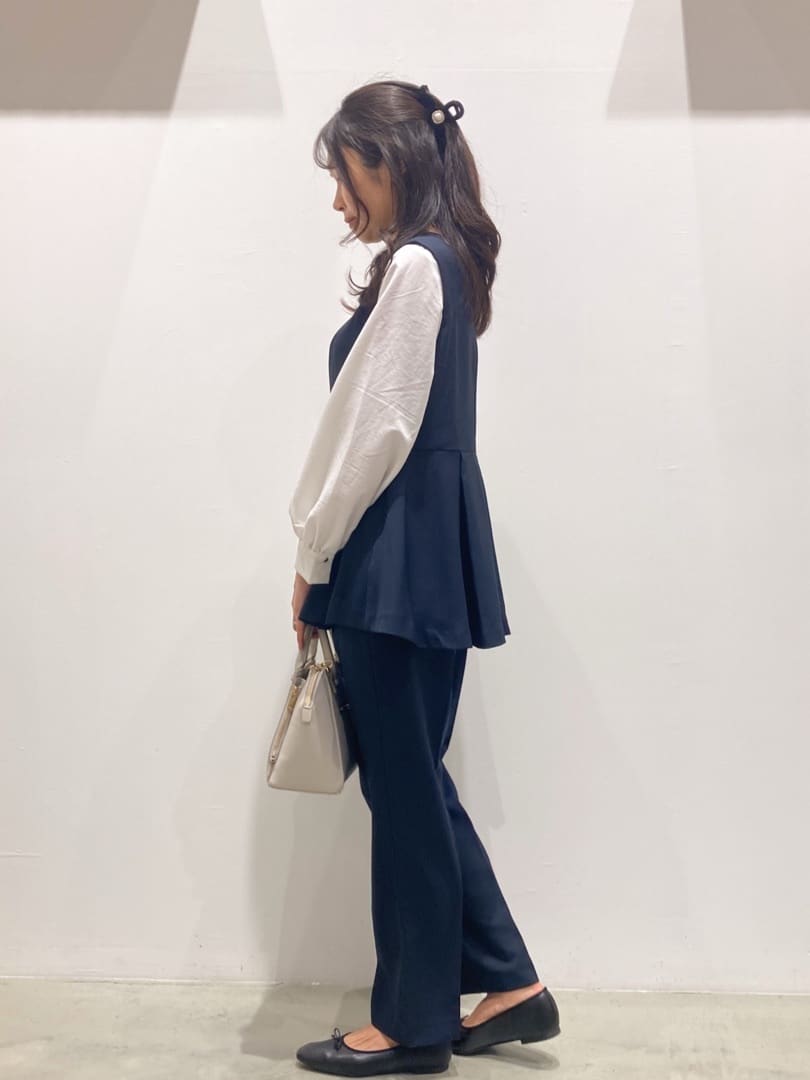 yagiさんの「grove｜【マシンウォッシュ/防シワ】袖ドッキングペプラムブラウス【着回しカセット】」を使ったコーディネート