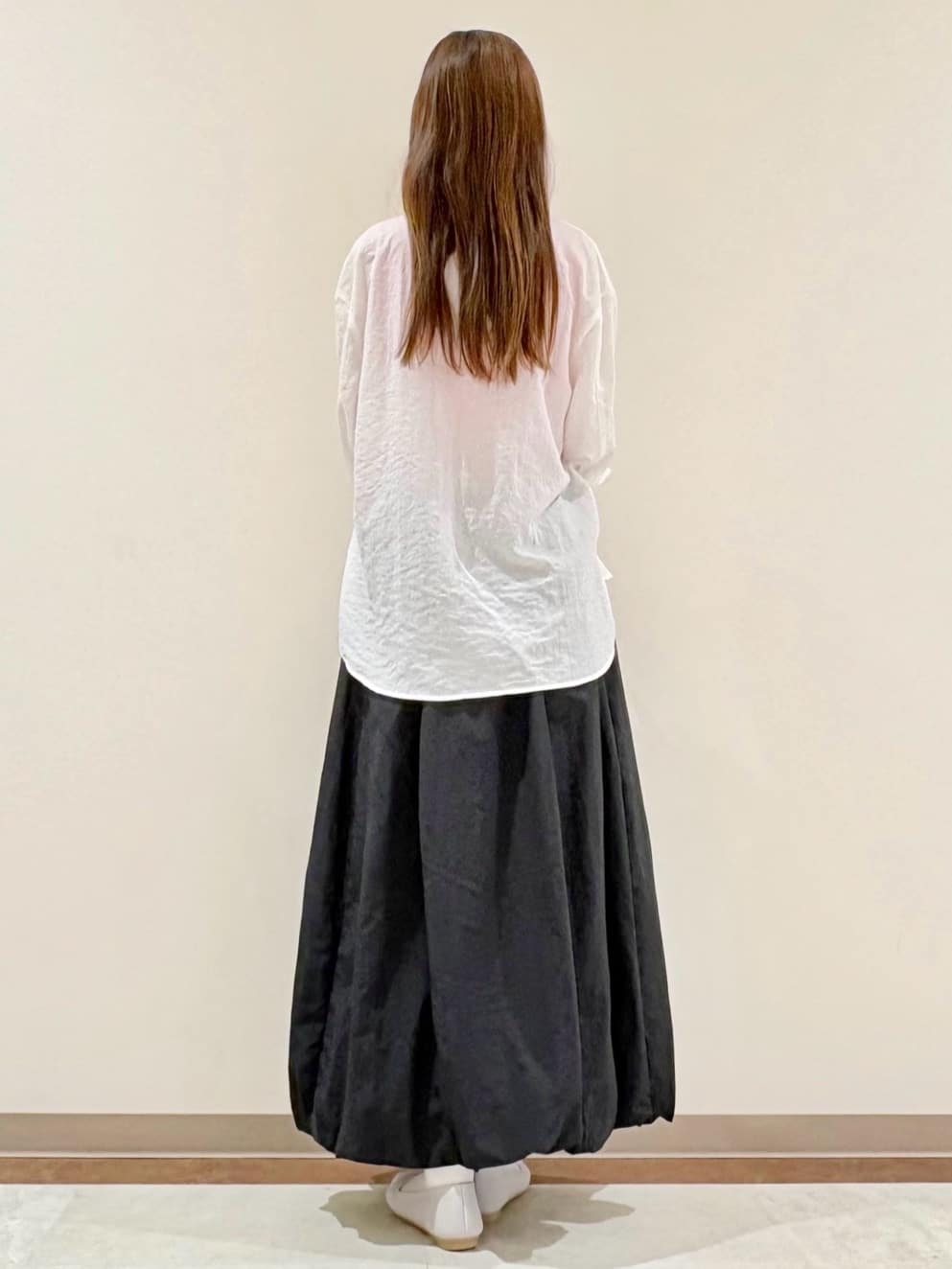 まきさんの「grove｜【貴島明日香さん着用】お仕事も普段も。今どきワークシャツブラウス」を使ったコーディネート