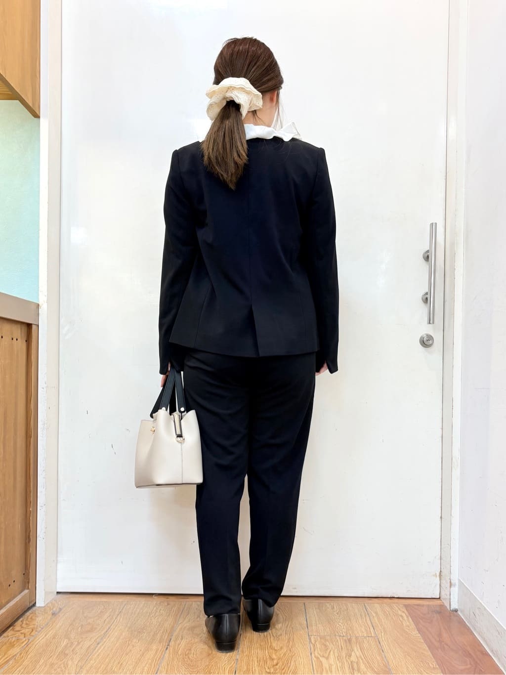 だいわさんの「SHOO･LA･RUE｜【洗濯機可/セットアップ可/S-3L】きちんと楽に。カットジョーゼットノーカラージャケット」を使ったコーディネート