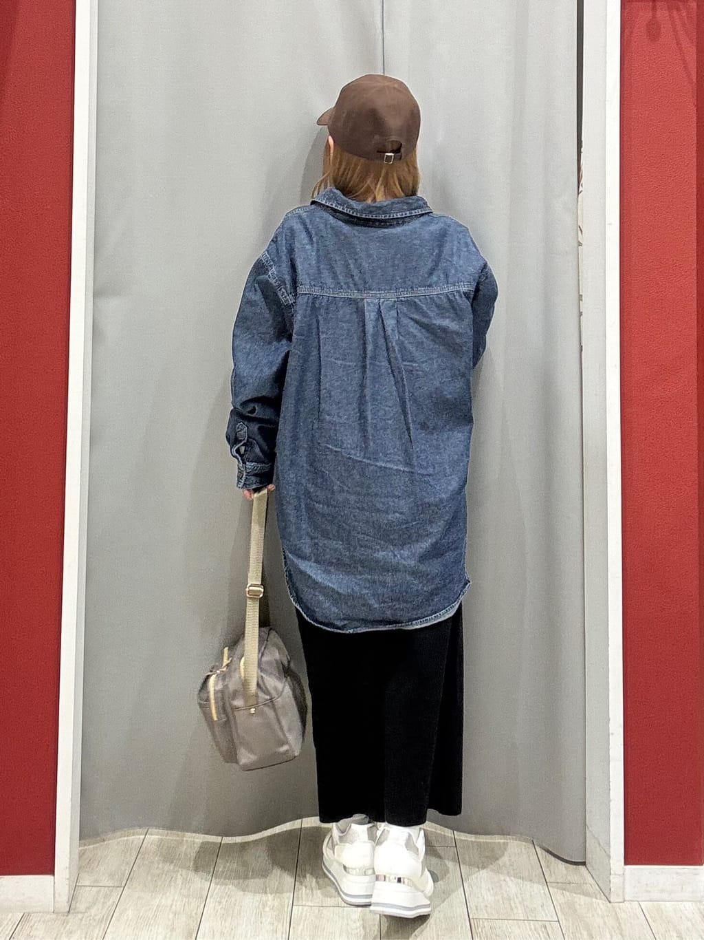 shioさんの「SHOO･LA･RUE｜【洗濯機可/セットアップ可/毛玉になりにくい】心地よく穿ける ニットナロースカート」を使ったコーディネート