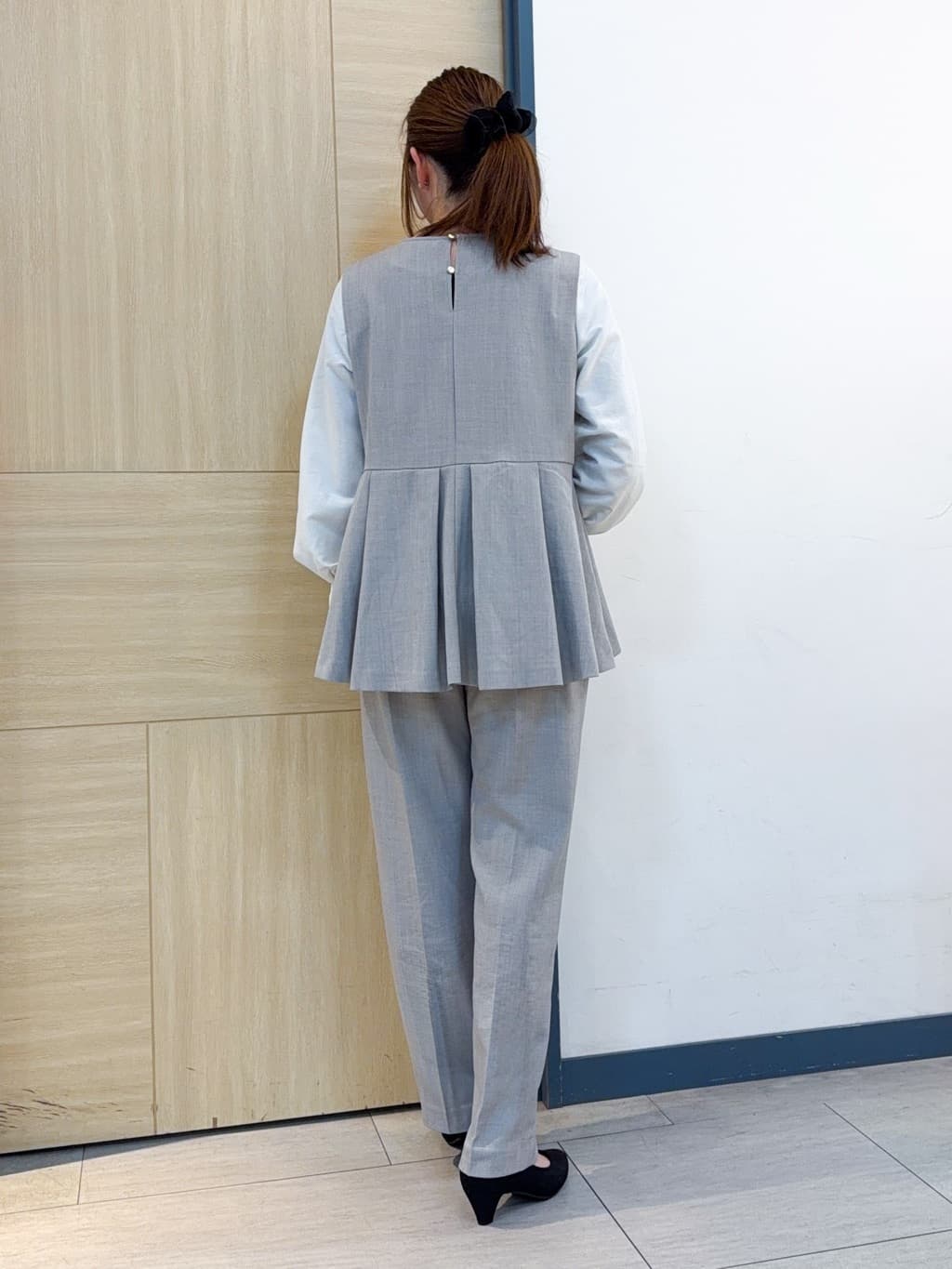 nanaさんの「grove｜【マシンウォッシュ/防シワ】袖ドッキングペプラムブラウス【着回しカセット】」を使ったコーディネート
