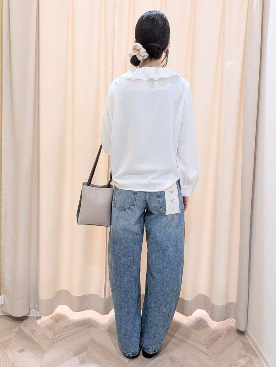 hinaさんの「SHOO･LA･RUE｜【軽量/高レビュー】見た目よりもたっぷり入る ふわっと軽い3層ショルダー」を使ったコーディネート