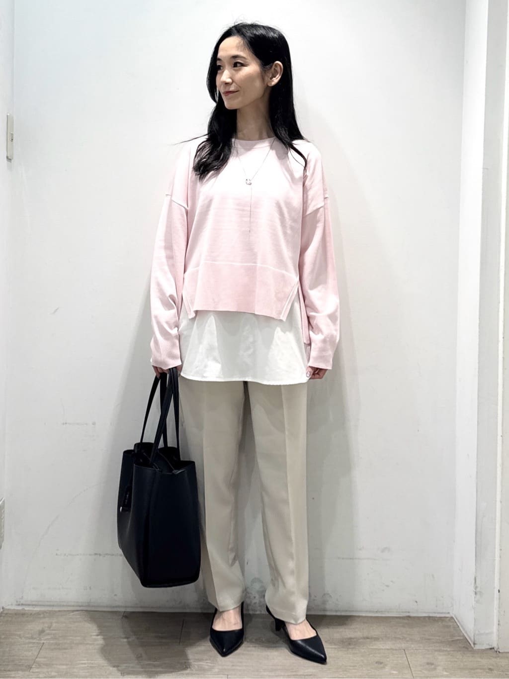 yuicciさんの「OPAQUE.CLIP｜美脚ストレッチイージーテーパードパンツ【洗濯機OK】」を使ったコーディネート