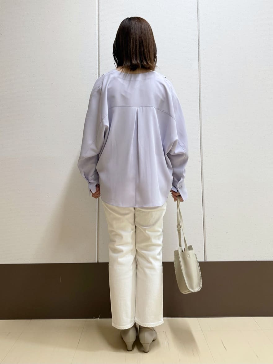 Rikoさんの「INDIVI｜【洗える／UVケア／マットサテン】Vネックドルマンスリーブブラウス」を使ったコーディネート
