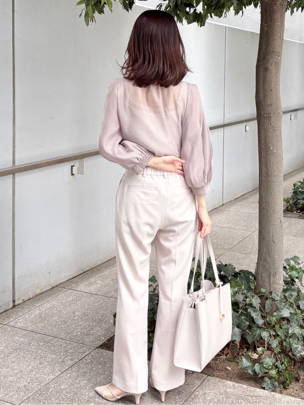 みさかさんの「index｜ストレッチスリムフレアパンツ【洗濯機OK】」を使ったコーディネート