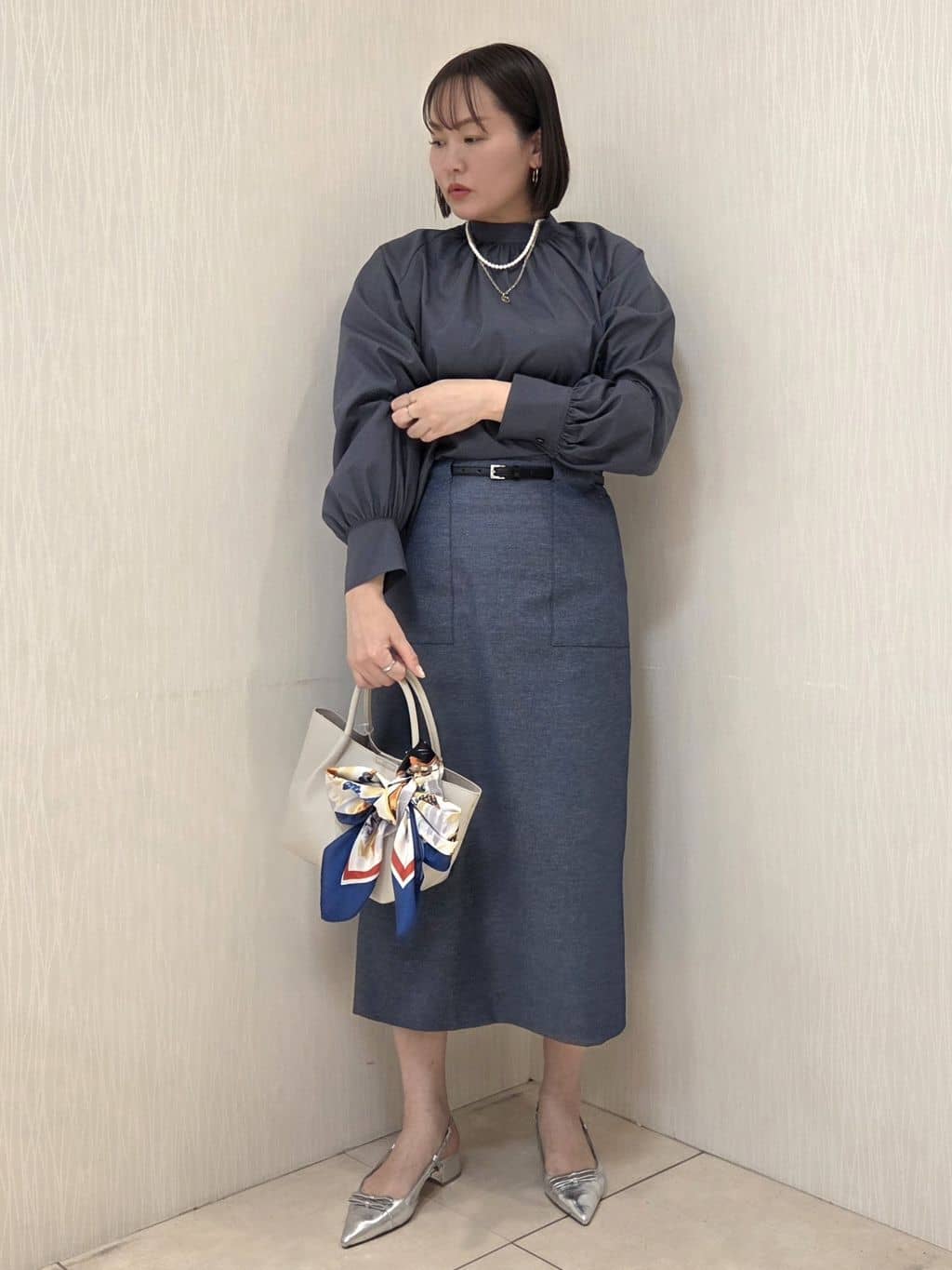naokoさんの「UNTITLED｜【洗える/オンオフ使える】タイプライタースタンドネックブラウス」を使ったコーディネート