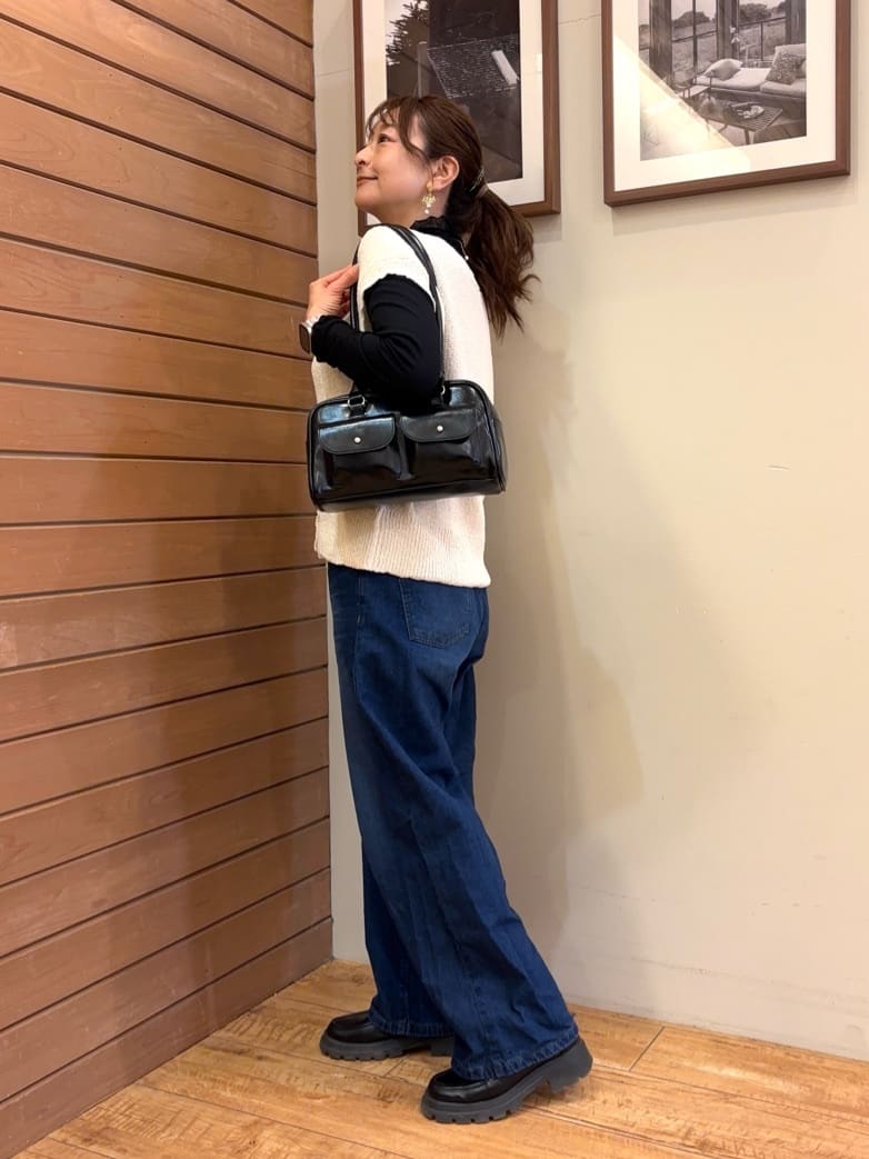 ふくまるさんの「SHOO･LA･RUE｜【S-LL/洗濯機可】気軽にレイヤード 前開きざっくりニットベスト」を使ったコーディネート