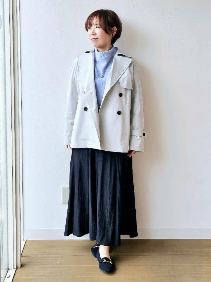 やじまさんの「UNTITLED｜【定番人気/はっ水/洗える】タスランショートトレンチコート」を使ったコーディネート