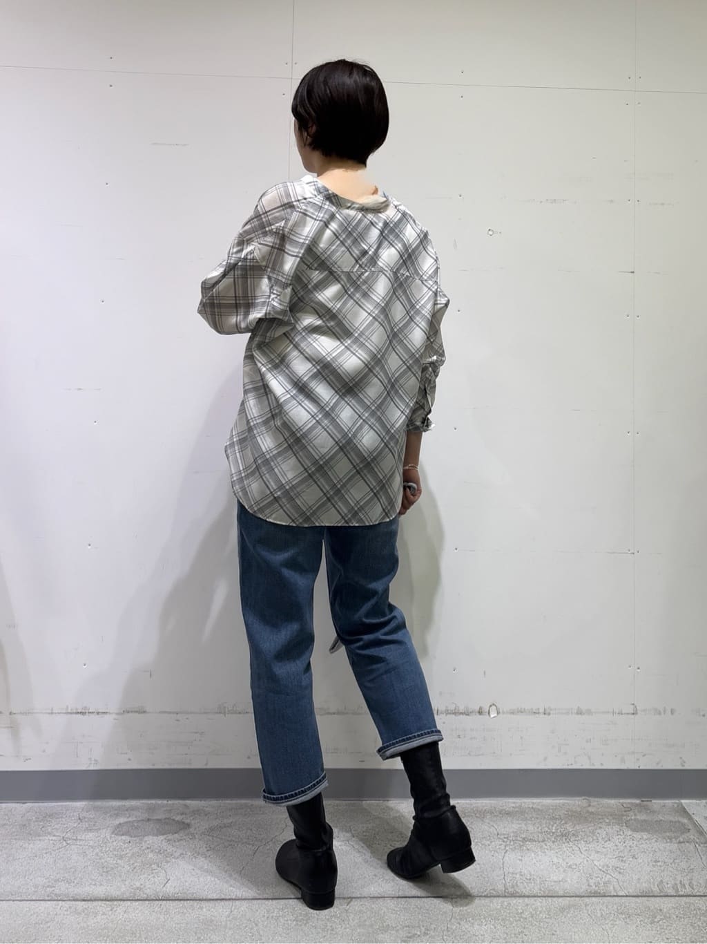 yuriさんの「INDIVI｜【褒められデニム】スリムストレート デニムパンツ」を使ったコーディネート
