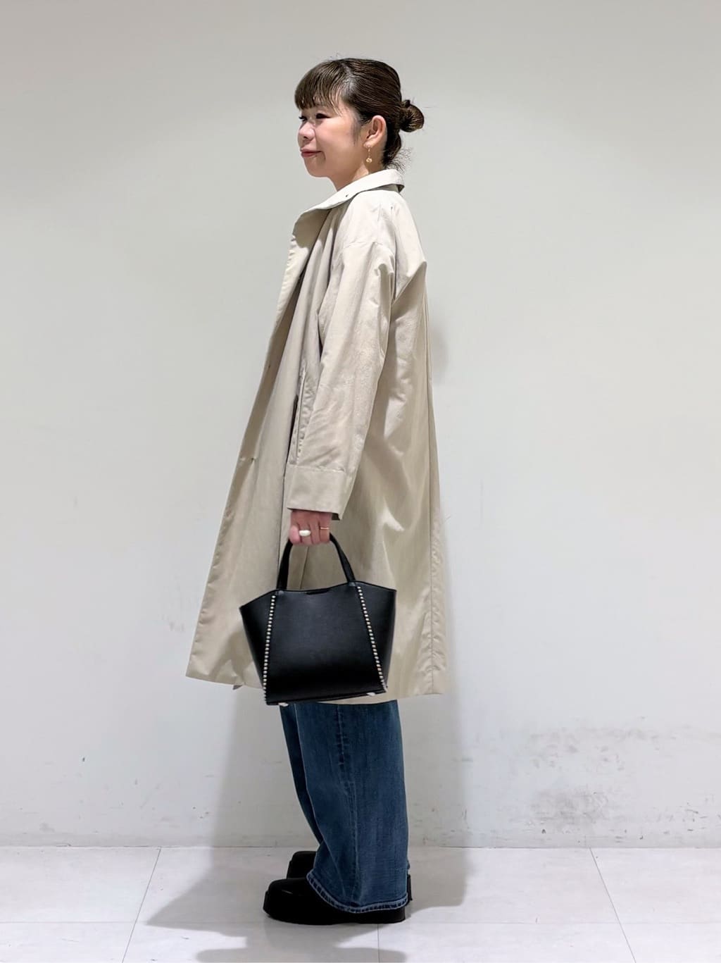 tsuyuさんの「INDIVI｜【撥水／軽量】ミニマル スタンドカラーコート」を使ったコーディネート