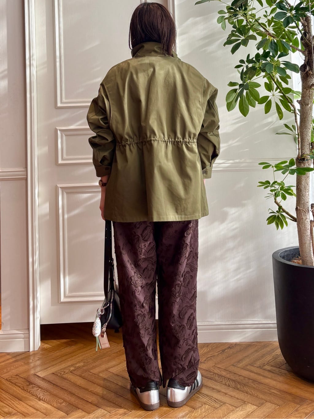 nakaoさんの「DRESSTERIOR｜【ウォッシャブル/ウエストゴム】コットンエンブロイダリー イージーパンツ」を使ったコーディネート