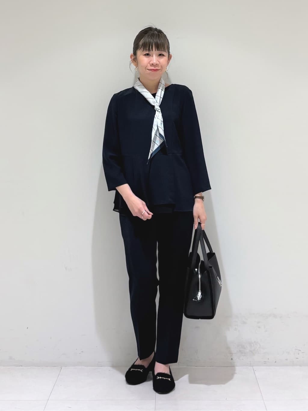 tsuyuさんの「INDIVI｜【2柄展開】柄デザインスカーフ」を使ったコーディネート