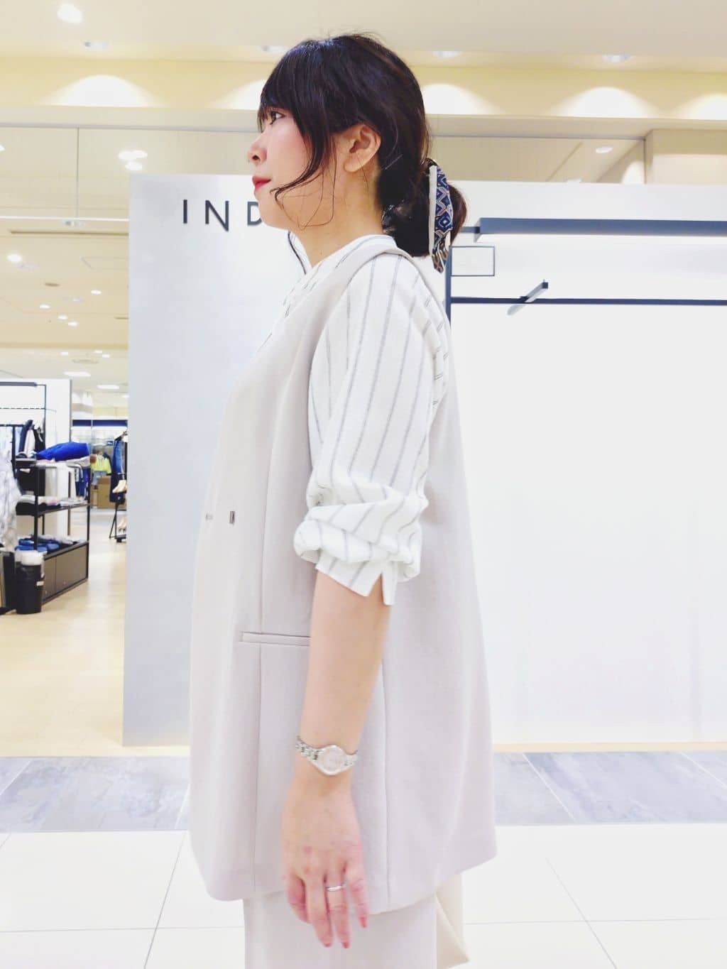 TOMOMIさんの「INDIVI｜【洗える／着心地楽ちん】ブラウス風ストライプカットソートップス」を使ったコーディネート