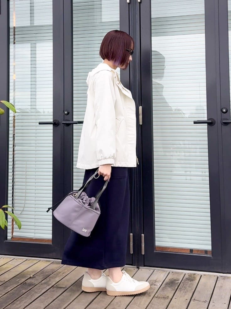 𝐜𝐡𝐢𝐤𝐚さんの「SHOO･LA･RUE｜【Lee別注／撥水】巾着ショルダーバッグ」を使ったコーディネート