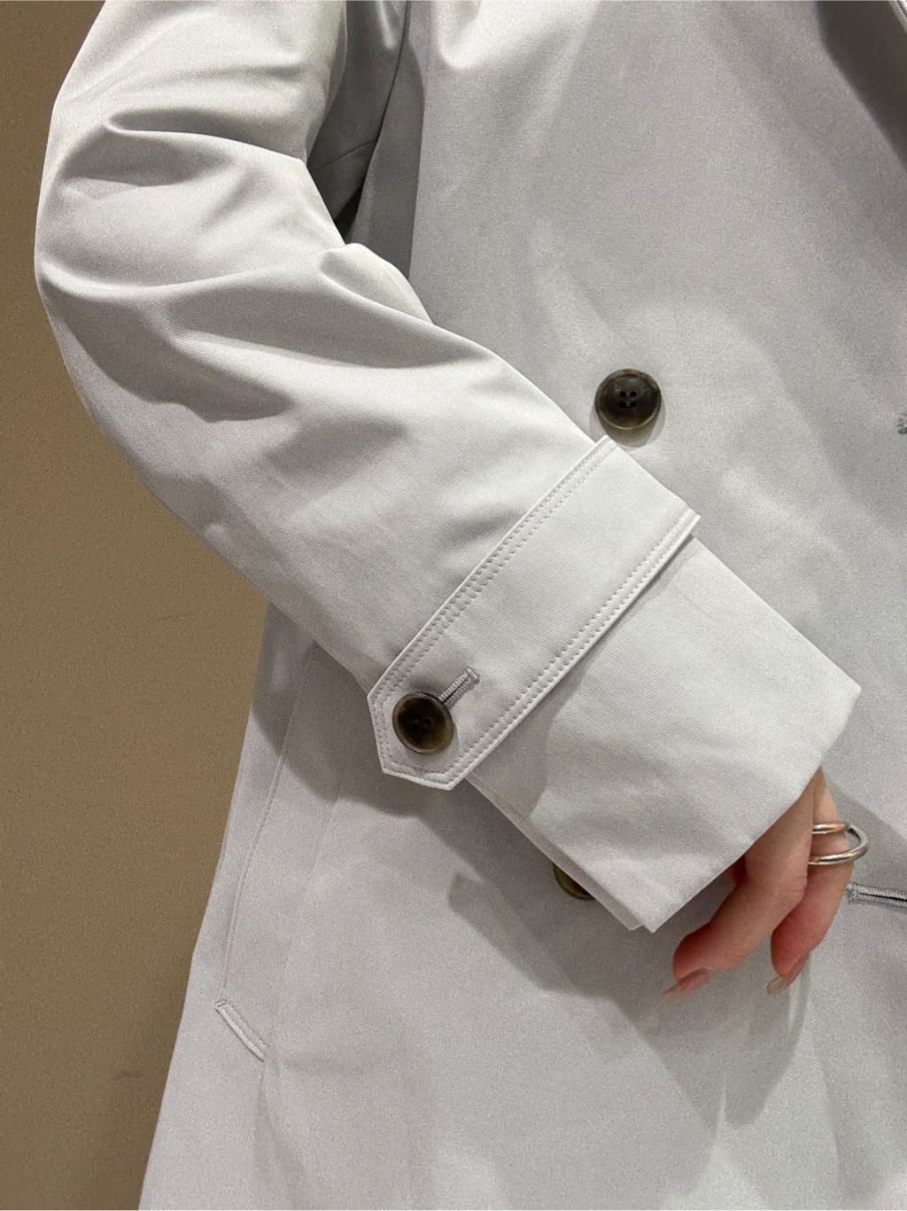 KEIKOさんの「INDIVI｜【花粉付着防止／撥水／UVケア】名品トレンチコート」を使ったコーディネート